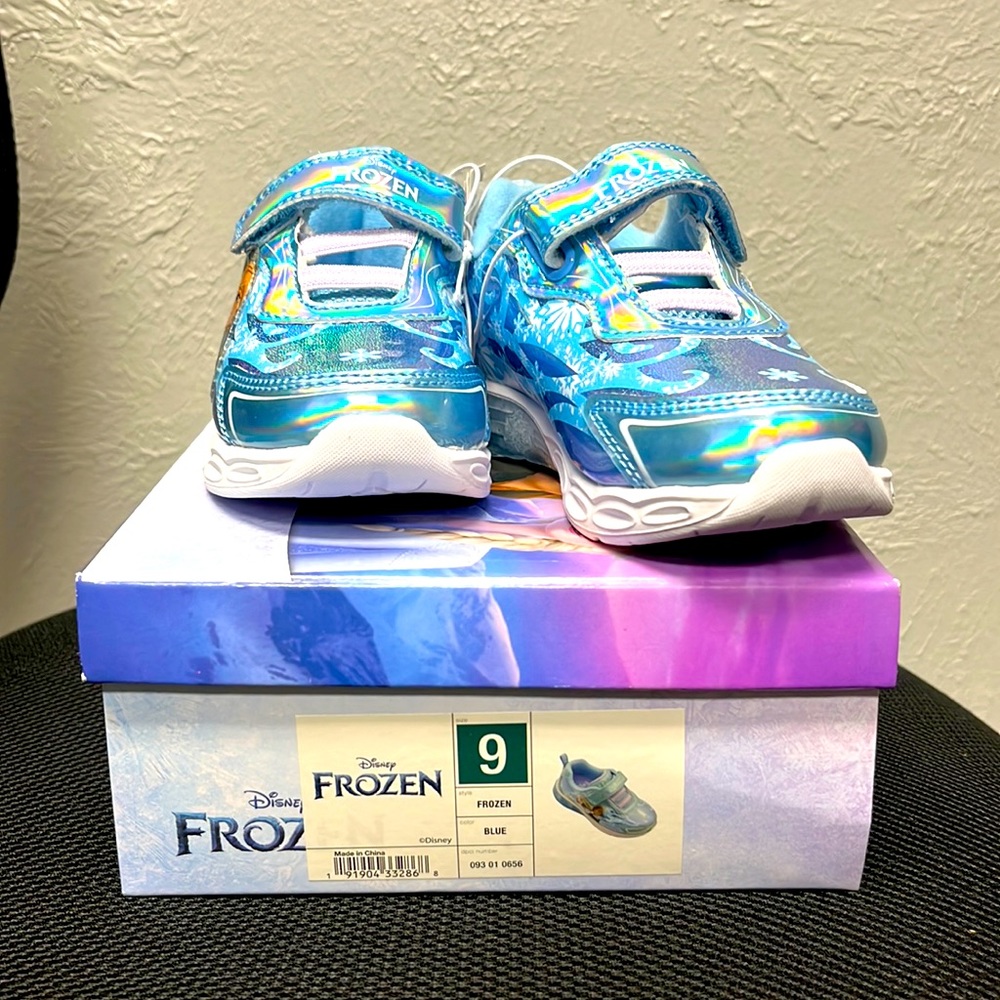 NWT DISNEY Frozen Light-Up Shoes Sz 9 Girls